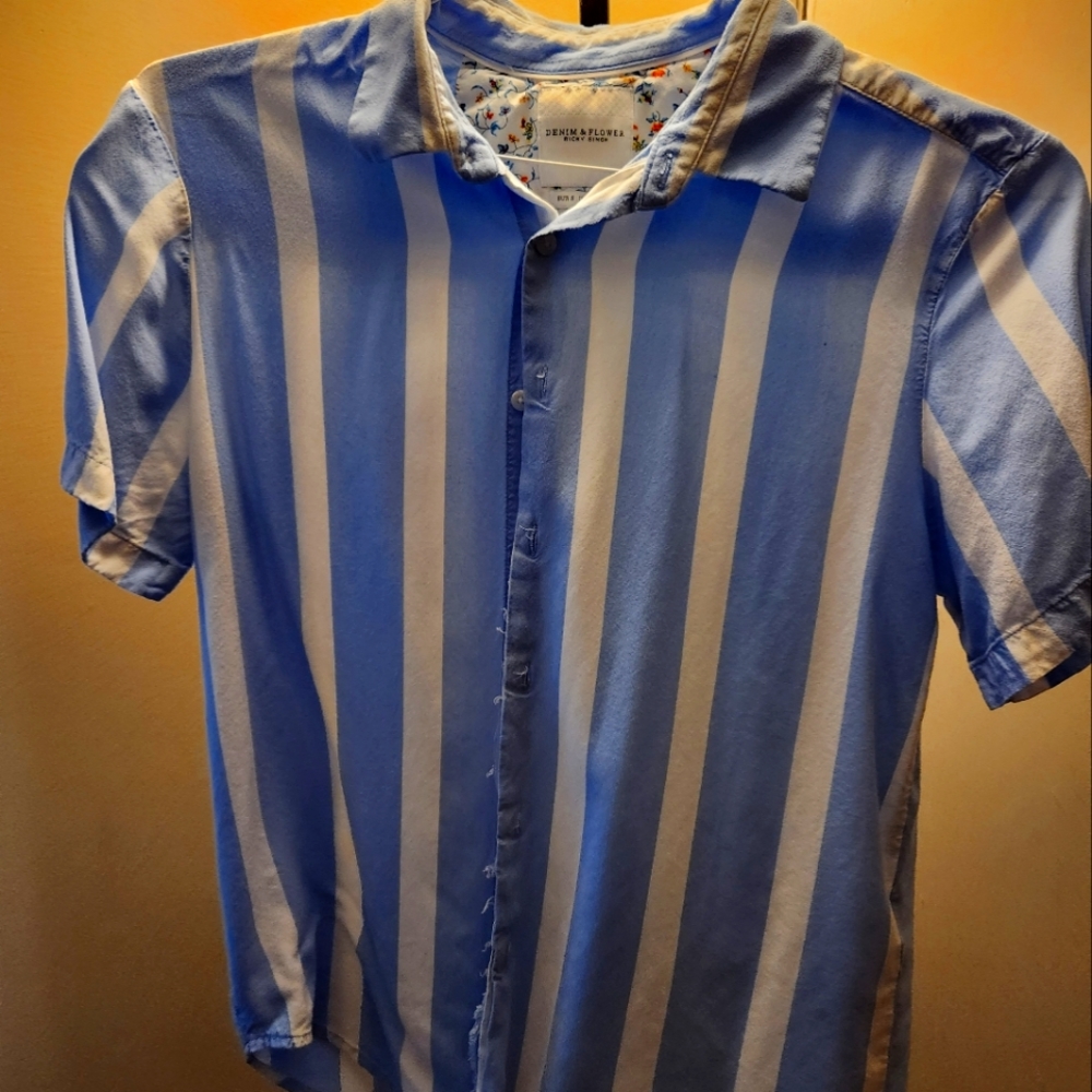 Five button short sleeve shirt